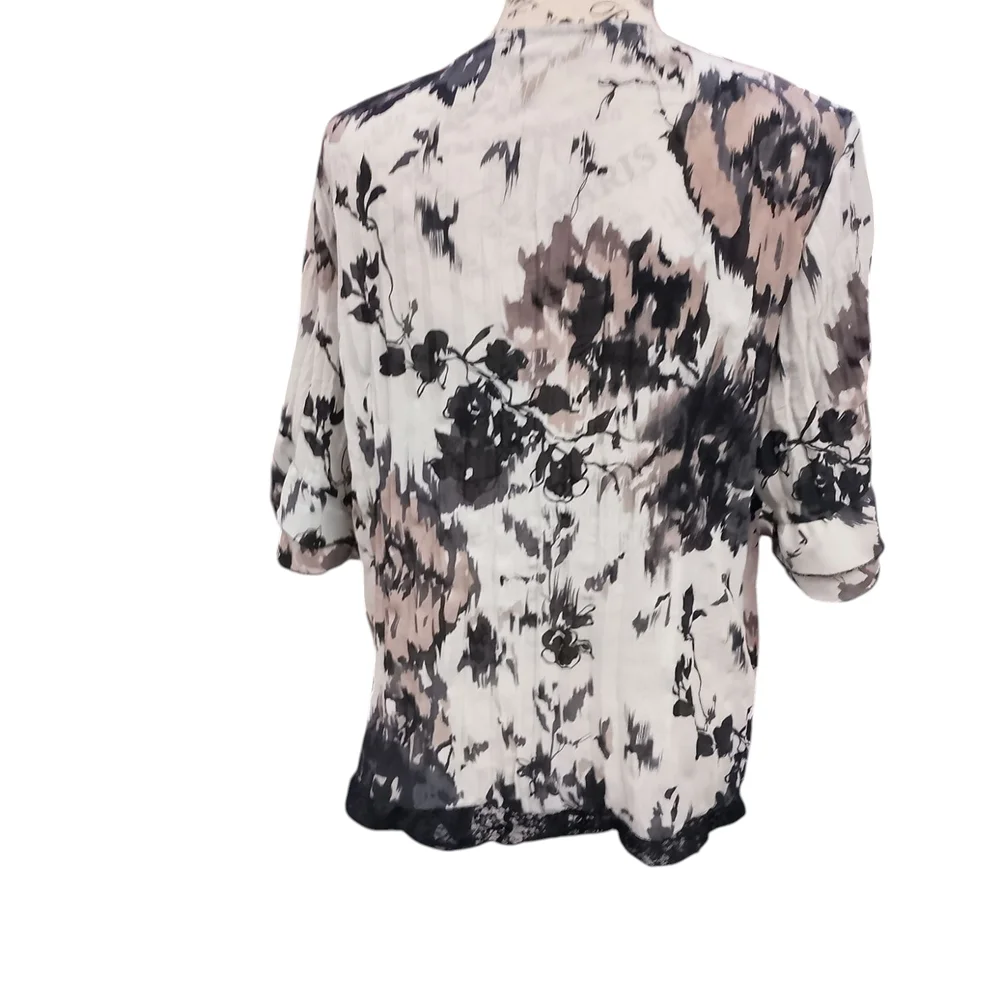 Notations Black and White Flutter Sleeve Blouse - Picture 3 of 5